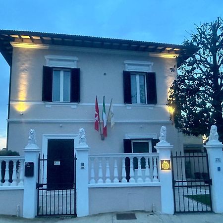 Four Lions Villa Guesthouse Пиза Екстериор снимка