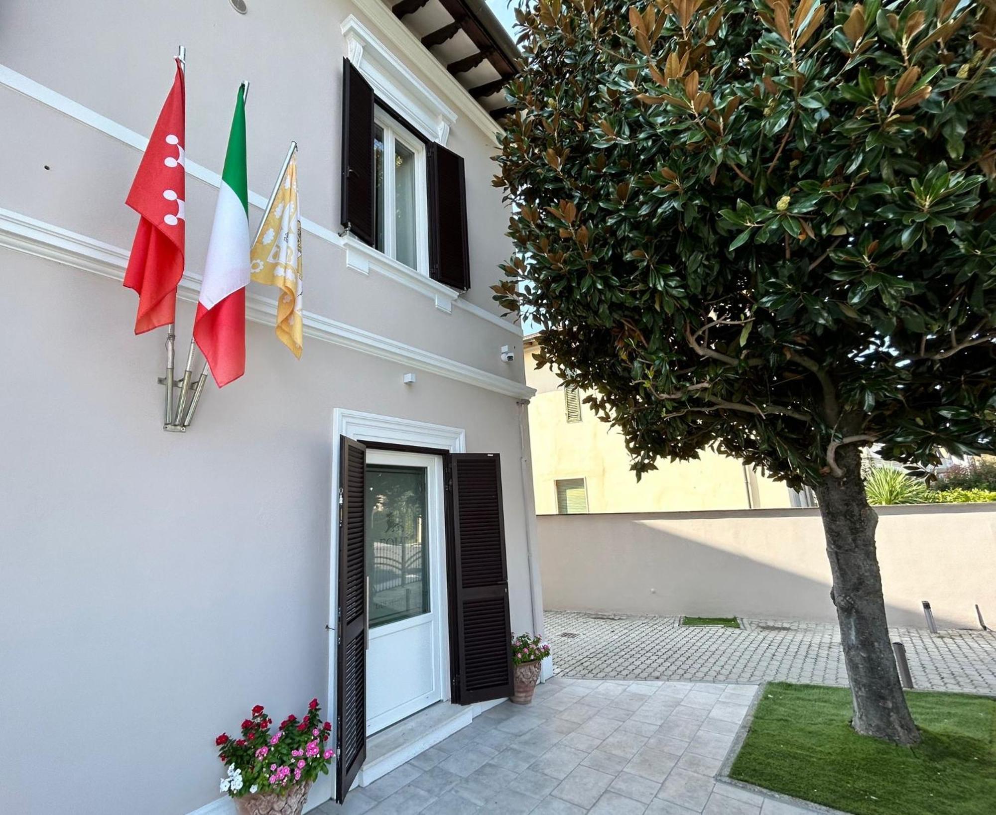Four Lions Villa Guesthouse Пиза Екстериор снимка